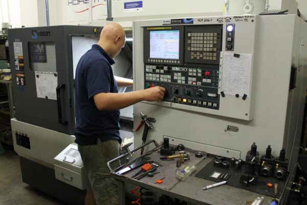 SEŘIZOVAČ CNC SOUSTRUHU (40.000–50.000)