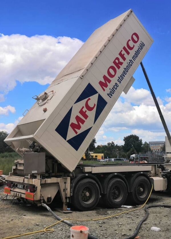 Řízení a obsluha aplikační soupravy pro cementové a anhydritové potěry (52 000,- Kč- 65.000 Kč)