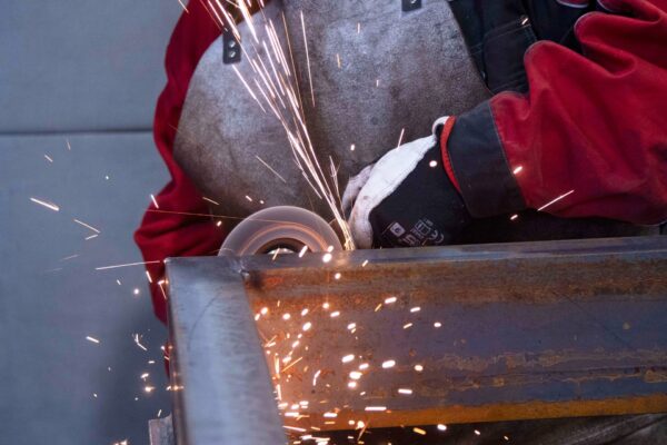 Svářeč (30 000 – 40 000 Kč dle zkušeností)