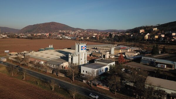 Obsluha velínu betonárky (45 000 – 55 000 Kč)